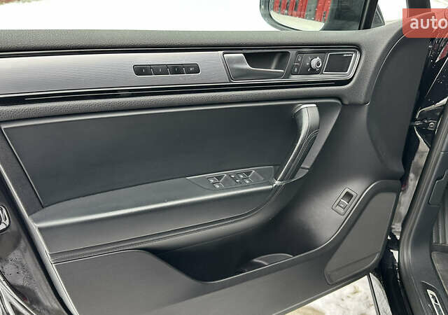 Черный Фольксваген Туарег, объемом двигателя 3 л и пробегом 223 тыс. км за 30000 $, фото 22 на Automoto.ua