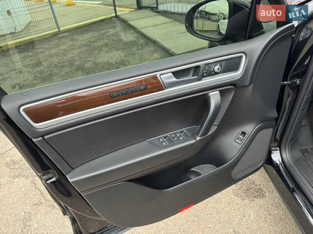 Черный Фольксваген Туарег, объемом двигателя 2.97 л и пробегом 278 тыс. км за 23990 $, фото 20 на Automoto.ua