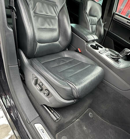 Черный Фольксваген Туарег, объемом двигателя 3 л и пробегом 223 тыс. км за 30000 $, фото 30 на Automoto.ua