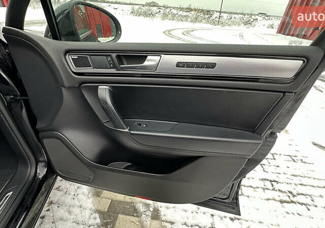 Черный Фольксваген Туарег, объемом двигателя 3 л и пробегом 223 тыс. км за 30000 $, фото 29 на Automoto.ua