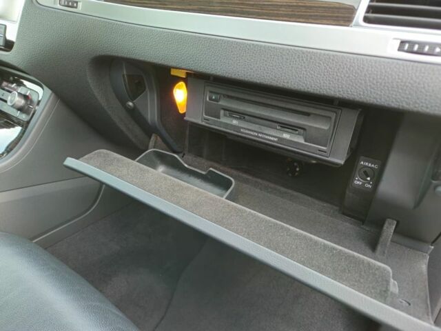 Черный Фольксваген Туарег, объемом двигателя 3 л и пробегом 253 тыс. км за 25000 $, фото 13 на Automoto.ua