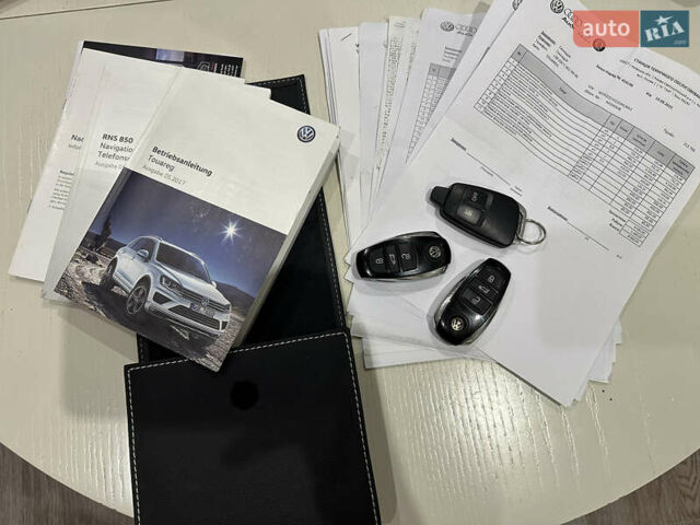 Черный Фольксваген Туарег, объемом двигателя 3 л и пробегом 223 тыс. км за 30000 $, фото 43 на Automoto.ua