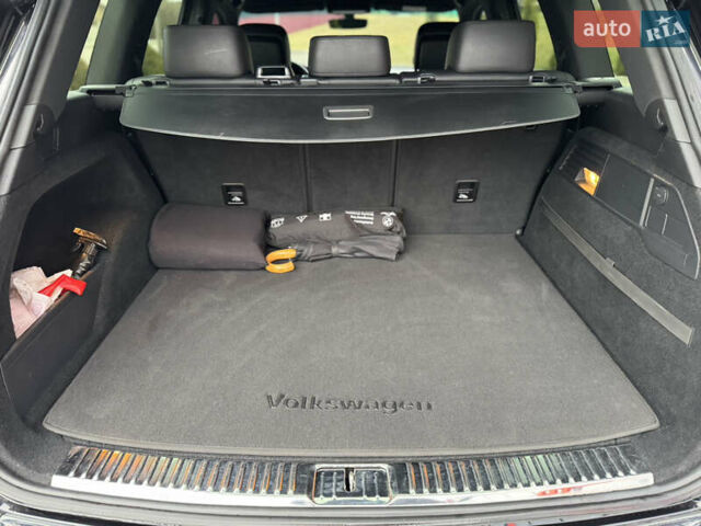 Черный Фольксваген Туарег, объемом двигателя 2.97 л и пробегом 131 тыс. км за 31000 $, фото 8 на Automoto.ua