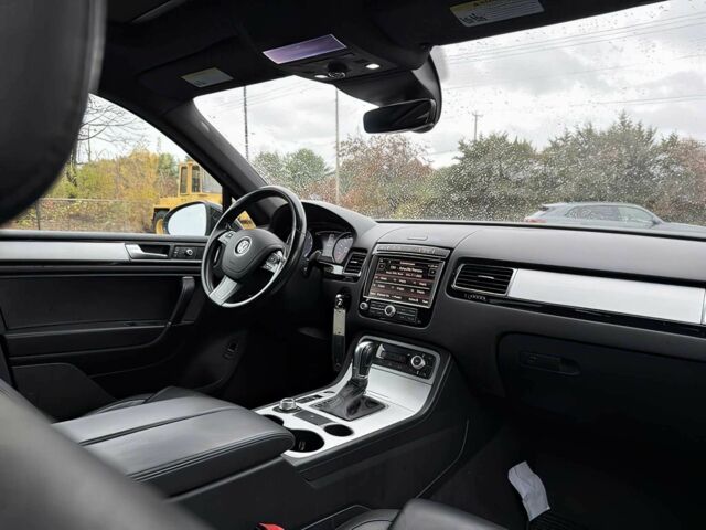 Черный Фольксваген Туарег, объемом двигателя 3 л и пробегом 68 тыс. км за 4700 $, фото 13 на Automoto.ua