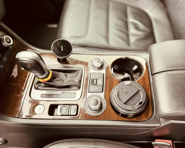 Черный Фольксваген Туарег, объемом двигателя 3 л и пробегом 253 тыс. км за 29999 $, фото 6 на Automoto.ua