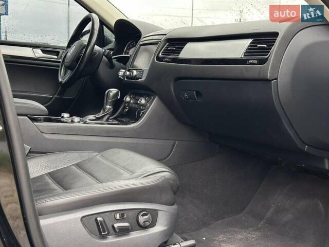 Чорний Фольксваген Туарег, об'ємом двигуна 3 л та пробігом 271 тис. км за 23900 $, фото 19 на Automoto.ua