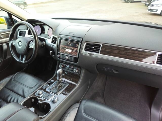 Черный Фольксваген Туарег, объемом двигателя 3 л и пробегом 253 тыс. км за 25000 $, фото 14 на Automoto.ua