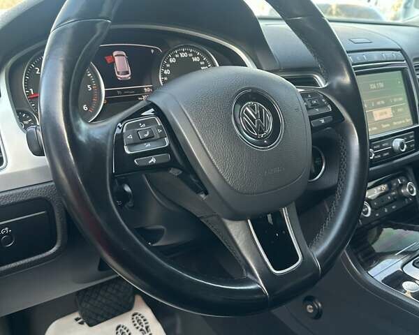 Чорний Фольксваген Туарег, об'ємом двигуна 3 л та пробігом 233 тис. км за 23900 $, фото 6 на Automoto.ua