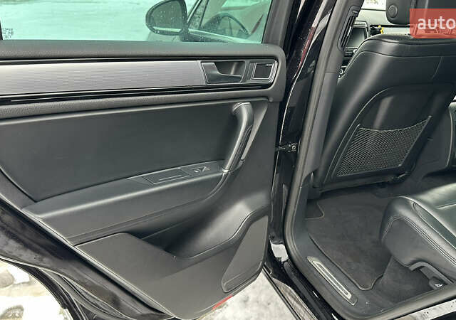 Черный Фольксваген Туарег, объемом двигателя 3 л и пробегом 223 тыс. км за 30000 $, фото 20 на Automoto.ua