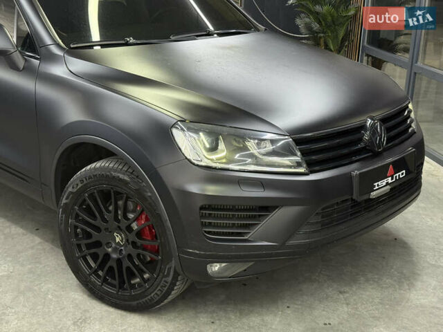 Черный Фольксваген Туарег, объемом двигателя 3 л и пробегом 162 тыс. км за 32900 $, фото 2 на Automoto.ua