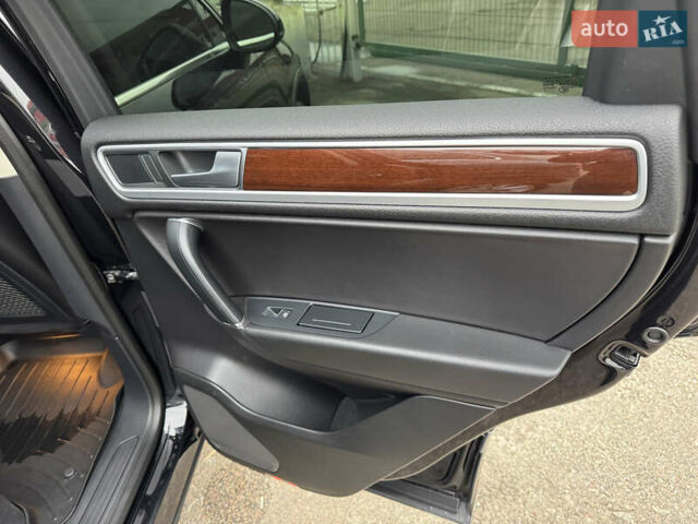 Черный Фольксваген Туарег, объемом двигателя 2.97 л и пробегом 278 тыс. км за 23990 $, фото 45 на Automoto.ua