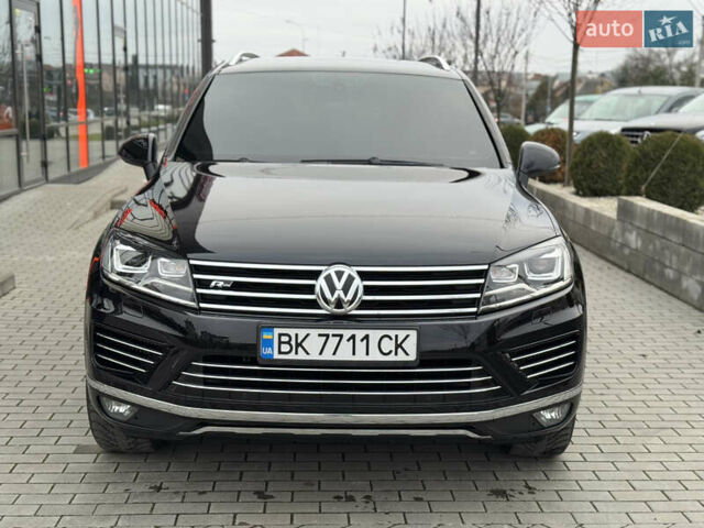 Черный Фольксваген Туарег, объемом двигателя 2.97 л и пробегом 131 тыс. км за 31000 $, фото 3 на Automoto.ua