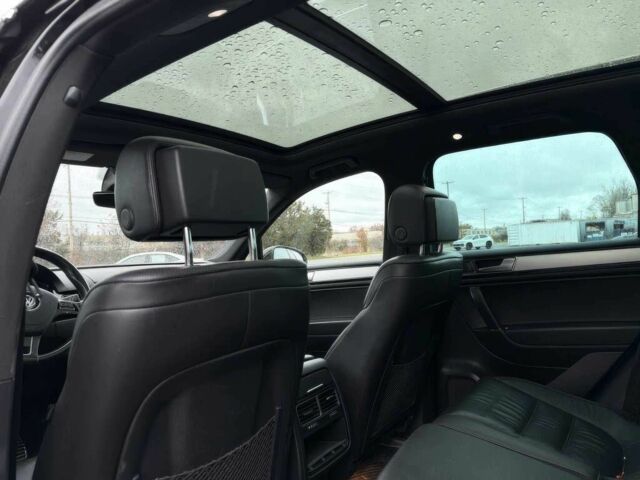 Черный Фольксваген Туарег, объемом двигателя 3 л и пробегом 67 тыс. км за 6500 $, фото 14 на Automoto.ua