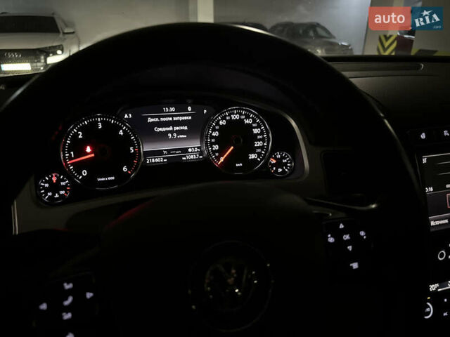 Чорний Фольксваген Туарег, об'ємом двигуна 3 л та пробігом 218 тис. км за 26800 $, фото 19 на Automoto.ua
