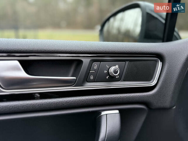 Чорний Фольксваген Туарег, об'ємом двигуна 3 л та пробігом 123 тис. км за 34900 $, фото 48 на Automoto.ua