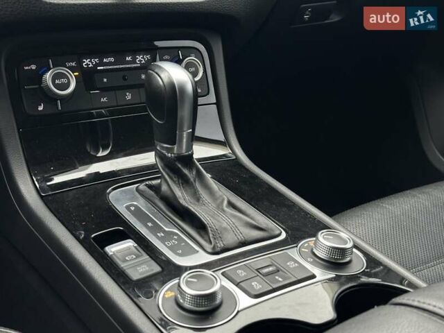 Чорний Фольксваген Туарег, об'ємом двигуна 3 л та пробігом 271 тис. км за 23900 $, фото 21 на Automoto.ua