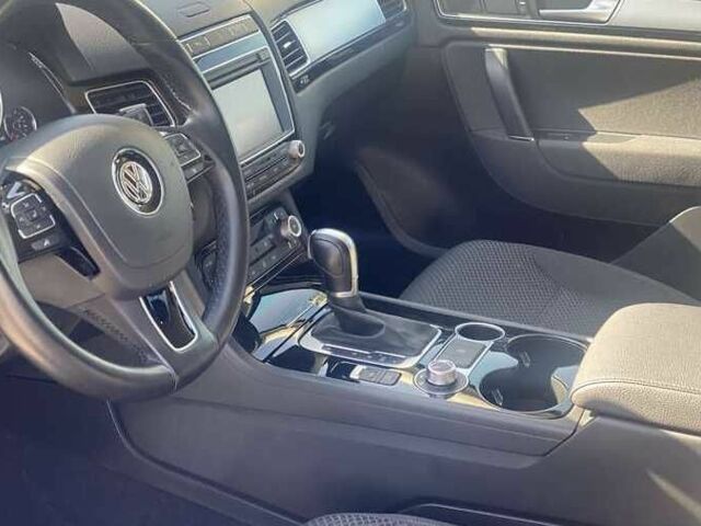 Черный Фольксваген Туарег, объемом двигателя 3 л и пробегом 90 тыс. км за 19000 $, фото 7 на Automoto.ua