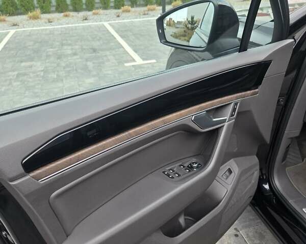 Черный Фольксваген Туарег, объемом двигателя 2.97 л и пробегом 135 тыс. км за 47000 $, фото 26 на Automoto.ua