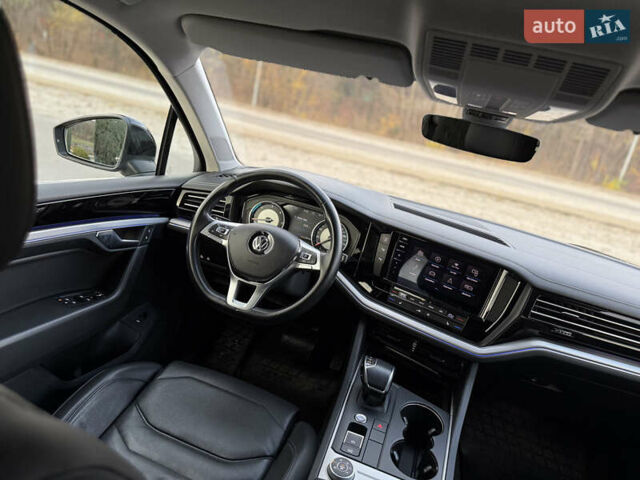 Черный Фольксваген Туарег, объемом двигателя 2.97 л и пробегом 280 тыс. км за 37900 $, фото 17 на Automoto.ua