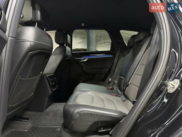 Черный Фольксваген Туарег, объемом двигателя 2.97 л и пробегом 172 тыс. км за 50500 $, фото 23 на Automoto.ua