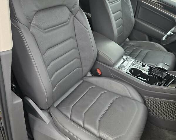 Черный Фольксваген Туарег, объемом двигателя 2.97 л и пробегом 135 тыс. км за 47000 $, фото 21 на Automoto.ua