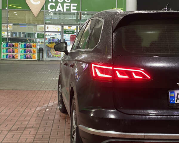 Черный Фольксваген Туарег, объемом двигателя 3 л и пробегом 248 тыс. км за 35000 $, фото 12 на Automoto.ua