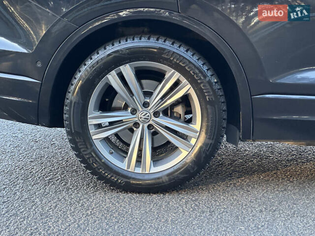 Черный Фольксваген Туарег, объемом двигателя 3 л и пробегом 259 тыс. км за 38999 $, фото 31 на Automoto.ua