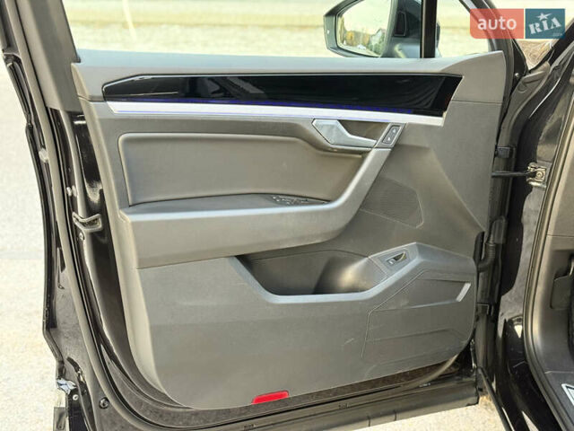 Черный Фольксваген Туарег, объемом двигателя 2.97 л и пробегом 280 тыс. км за 37900 $, фото 12 на Automoto.ua