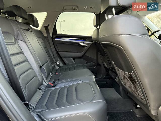 Черный Фольксваген Туарег, объемом двигателя 2.97 л и пробегом 280 тыс. км за 37900 $, фото 25 на Automoto.ua