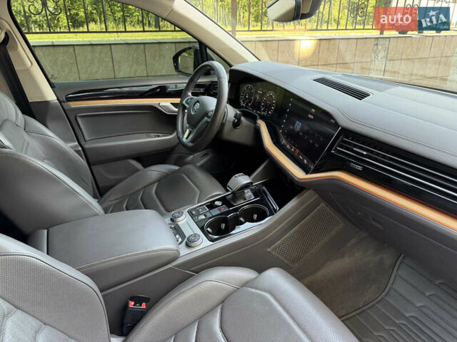 Чорний Фольксваген Туарег, об'ємом двигуна 2.97 л та пробігом 206 тис. км за 45000 $, фото 58 на Automoto.ua