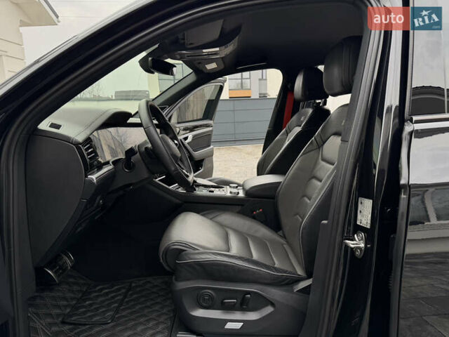 Чорний Фольксваген Туарег, об'ємом двигуна 3 л та пробігом 99 тис. км за 57888 $, фото 50 на Automoto.ua