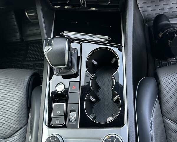 Черный Фольксваген Туарег, объемом двигателя 2.97 л и пробегом 264 тыс. км за 44000 $, фото 41 на Automoto.ua