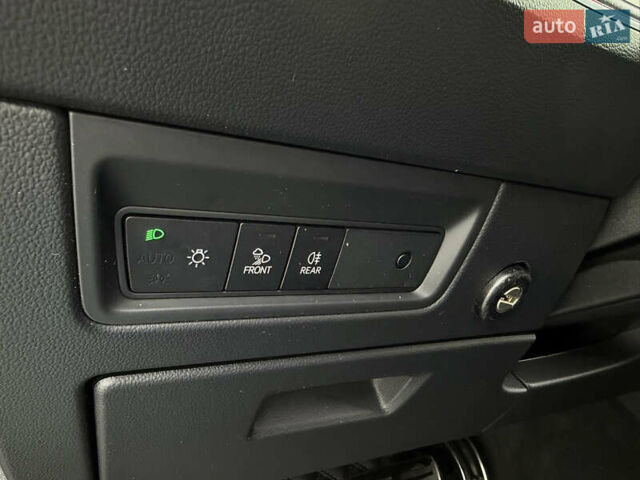 Чорний Фольксваген Туарег, об'ємом двигуна 3 л та пробігом 105 тис. км за 57888 $, фото 58 на Automoto.ua