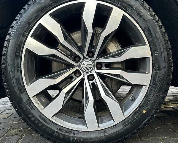 Черный Фольксваген Туарег, объемом двигателя 2.97 л и пробегом 264 тыс. км за 44000 $, фото 104 на Automoto.ua