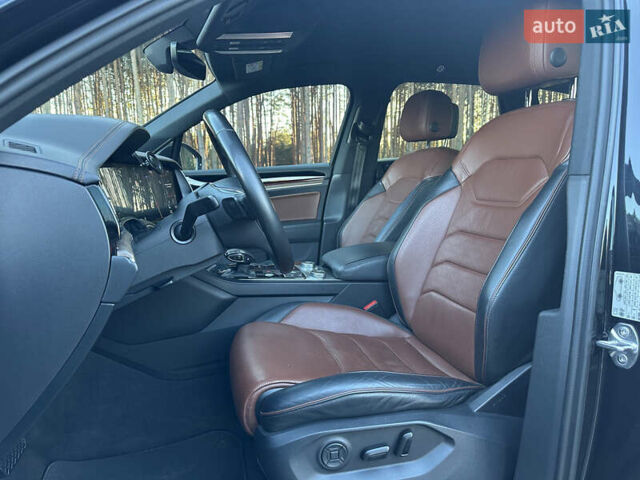 Черный Фольксваген Туарег, объемом двигателя 3 л и пробегом 259 тыс. км за 38999 $, фото 49 на Automoto.ua