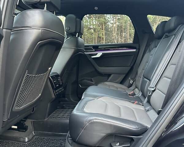 Черный Фольксваген Туарег, объемом двигателя 2.97 л и пробегом 264 тыс. км за 44000 $, фото 69 на Automoto.ua