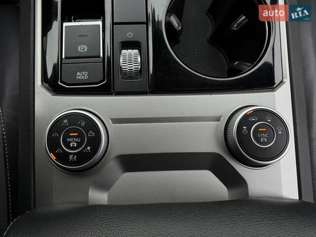 Чорний Фольксваген Туарег, об'ємом двигуна 3 л та пробігом 99 тис. км за 57888 $, фото 67 на Automoto.ua