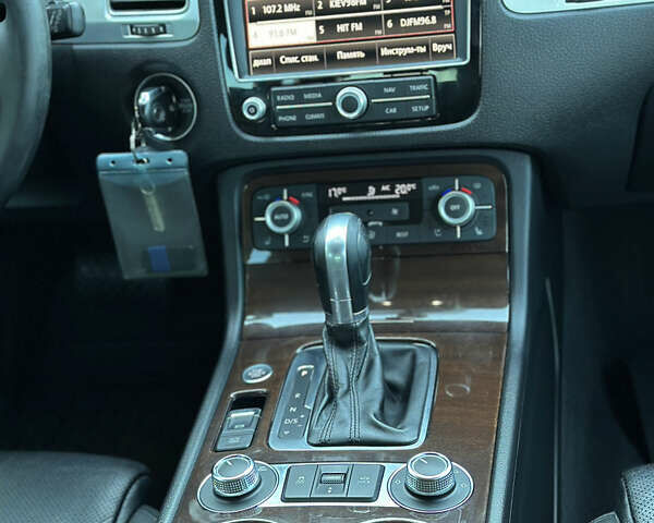 Черный Фольксваген Туарег, объемом двигателя 2.97 л и пробегом 275 тыс. км за 24800 $, фото 27 на Automoto.ua