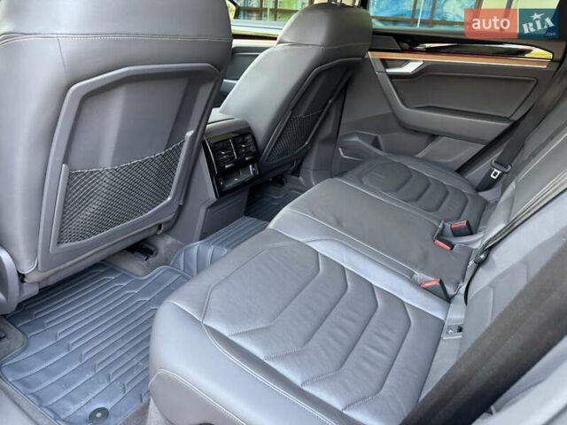 Чорний Фольксваген Туарег, об'ємом двигуна 2.97 л та пробігом 206 тис. км за 45000 $, фото 49 на Automoto.ua