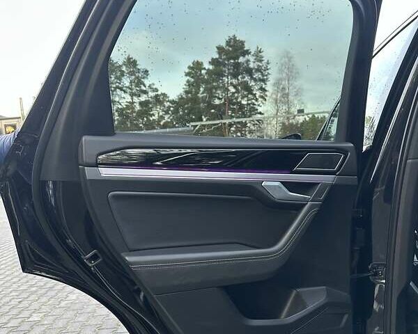 Черный Фольксваген Туарег, объемом двигателя 2.97 л и пробегом 264 тыс. км за 44000 $, фото 61 на Automoto.ua