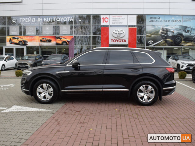 Чорний Фольксваген Туарег, об'ємом двигуна 3 л та пробігом 145 тис. км за 39805 $, фото 2 на Automoto.ua