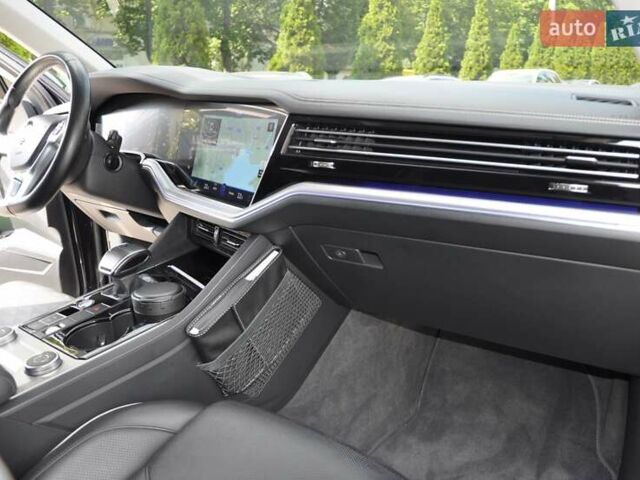 Черный Фольксваген Туарег, объемом двигателя 2.97 л и пробегом 138 тыс. км за 46400 $, фото 21 на Automoto.ua