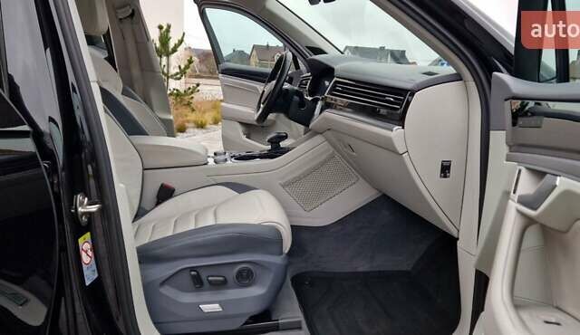 Черный Фольксваген Туарег, объемом двигателя 3 л и пробегом 189 тыс. км за 42800 $, фото 28 на Automoto.ua