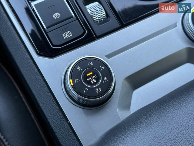 Черный Фольксваген Туарег, объемом двигателя 3 л и пробегом 259 тыс. км за 38999 $, фото 86 на Automoto.ua