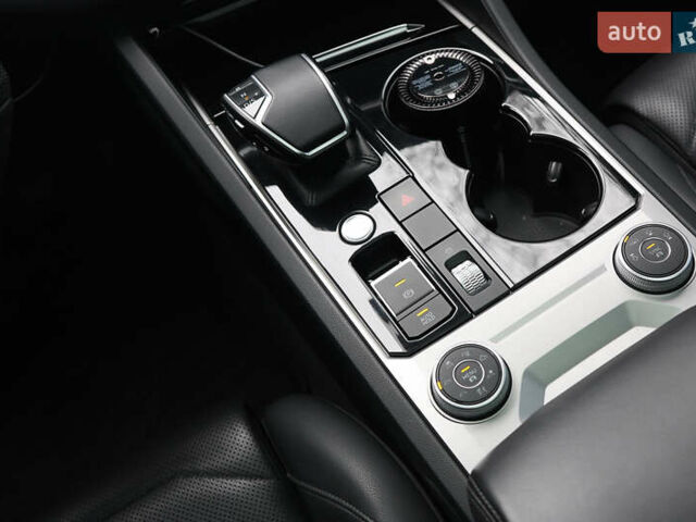 Черный Фольксваген Туарег, объемом двигателя 2.97 л и пробегом 252 тыс. км за 40500 $, фото 51 на Automoto.ua