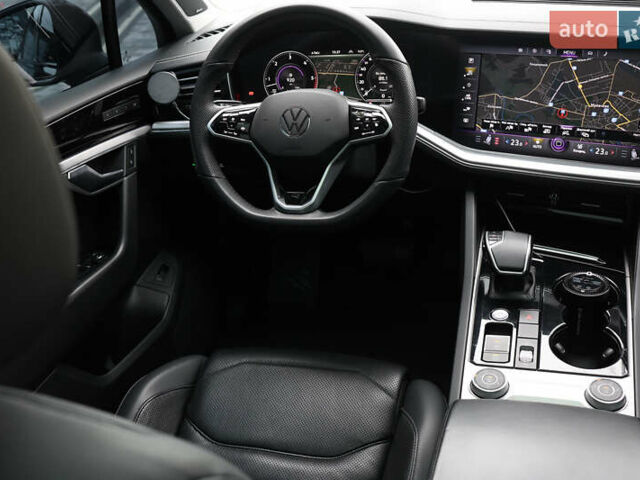 Черный Фольксваген Туарег, объемом двигателя 2.97 л и пробегом 252 тыс. км за 40500 $, фото 49 на Automoto.ua