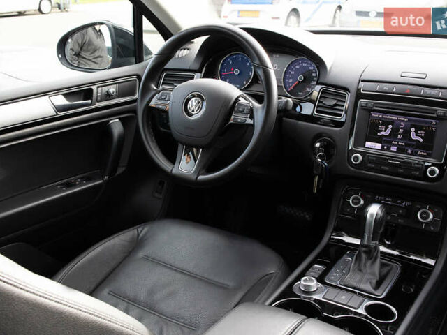 Чорний Фольксваген Туарег, об'ємом двигуна 3 л та пробігом 106 тис. км за 32519 $, фото 15 на Automoto.ua