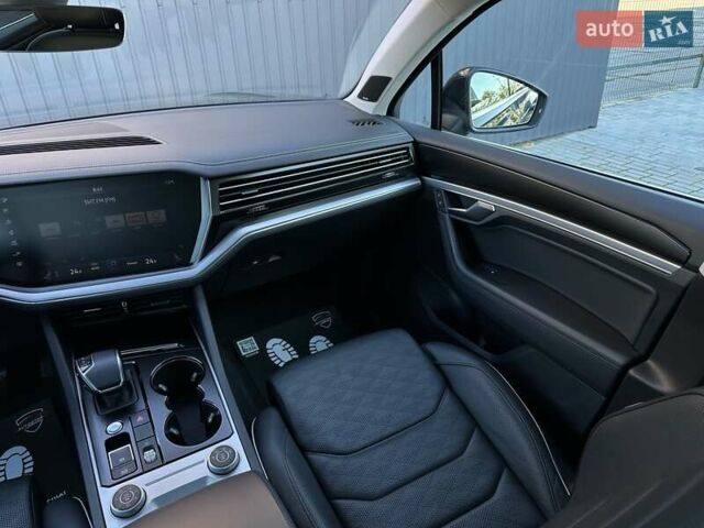 Чорний Фольксваген Туарег, об'ємом двигуна 2.97 л та пробігом 186 тис. км за 41900 $, фото 24 на Automoto.ua