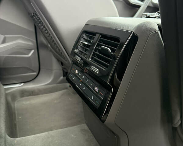 Черный Фольксваген Туарег, объемом двигателя 2.97 л и пробегом 135 тыс. км за 45500 $, фото 30 на Automoto.ua