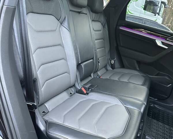 Черный Фольксваген Туарег, объемом двигателя 2.97 л и пробегом 264 тыс. км за 44000 $, фото 66 на Automoto.ua